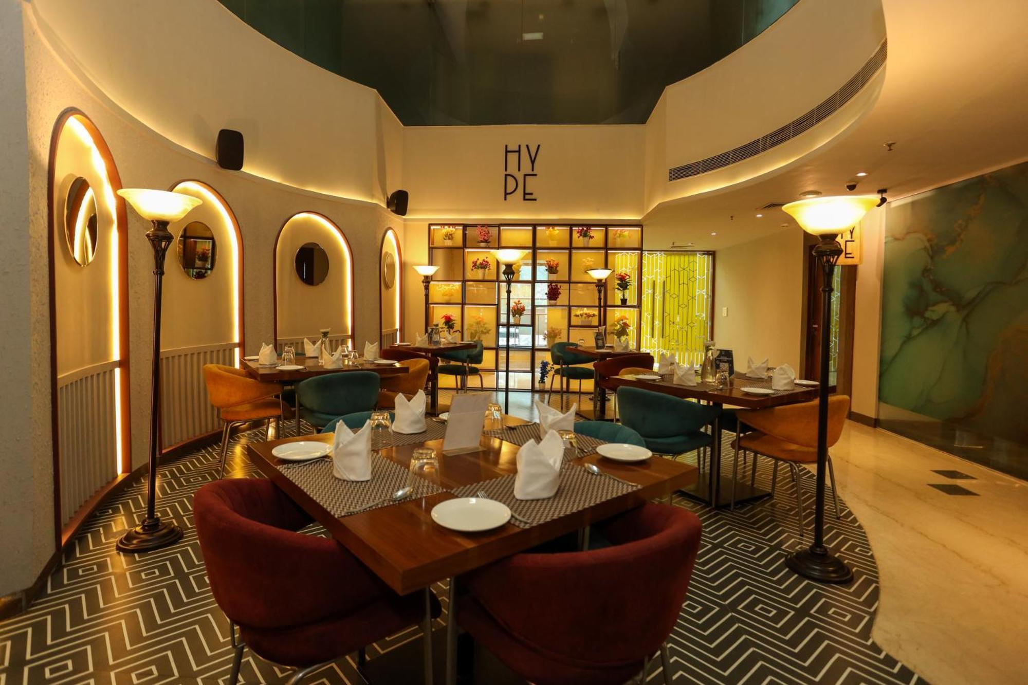Hyphen Business Hotel Noida Exterior photo