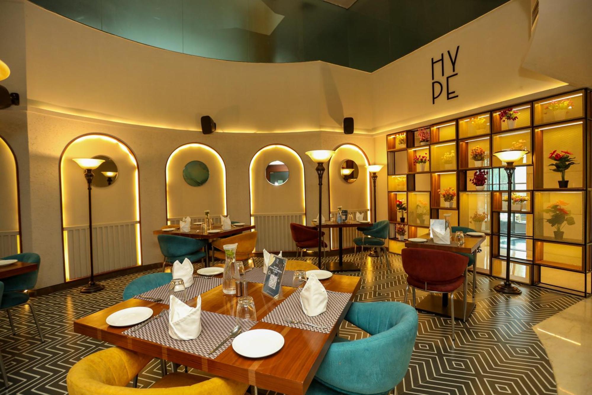 Hyphen Business Hotel Noida Exterior photo