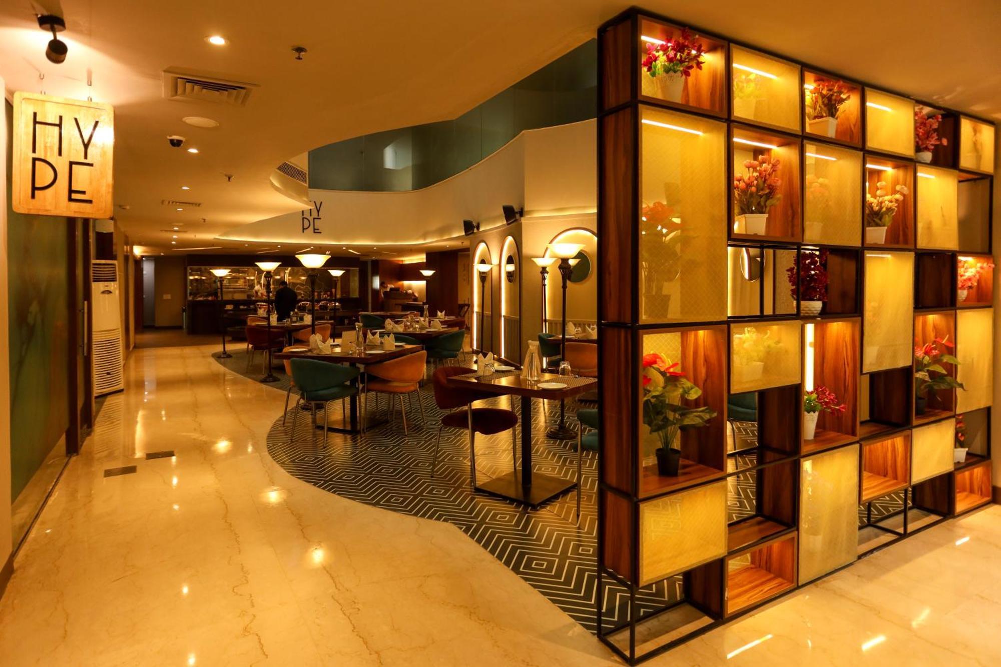 Hyphen Business Hotel Noida Exterior photo