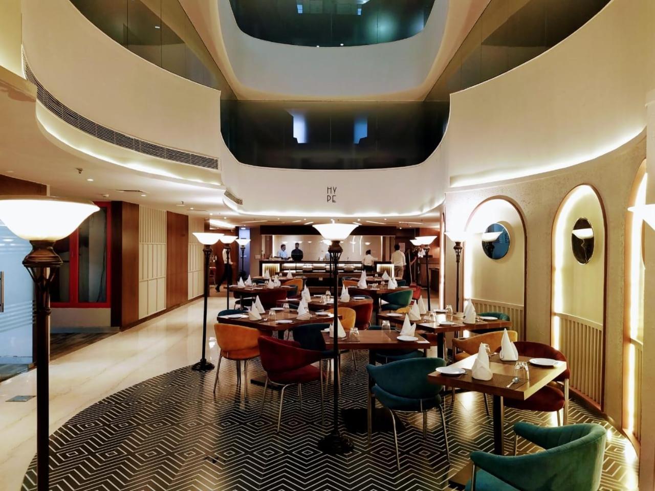 Hyphen Business Hotel Noida Exterior photo