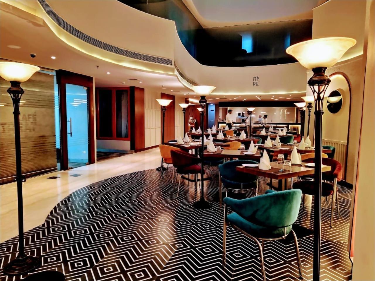Hyphen Business Hotel Noida Exterior photo