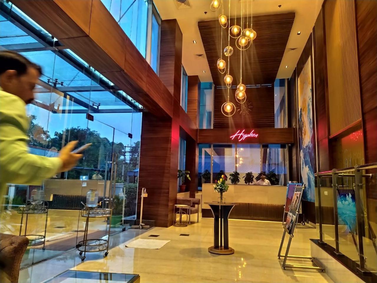 Hyphen Business Hotel Noida Exterior photo