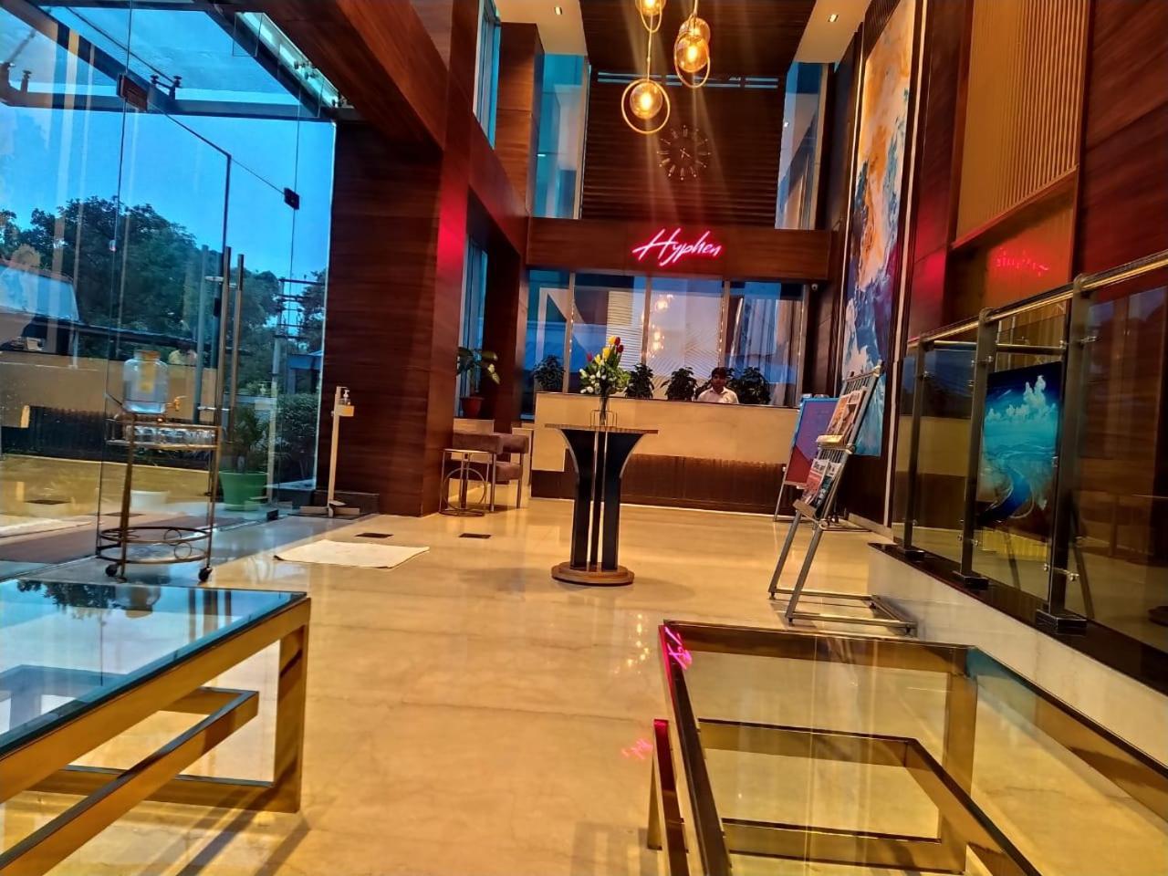 Hyphen Business Hotel Noida Exterior photo