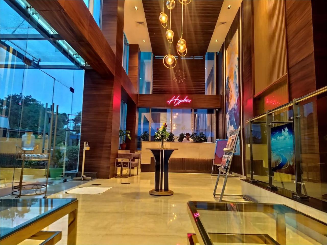 Hyphen Business Hotel Noida Exterior photo