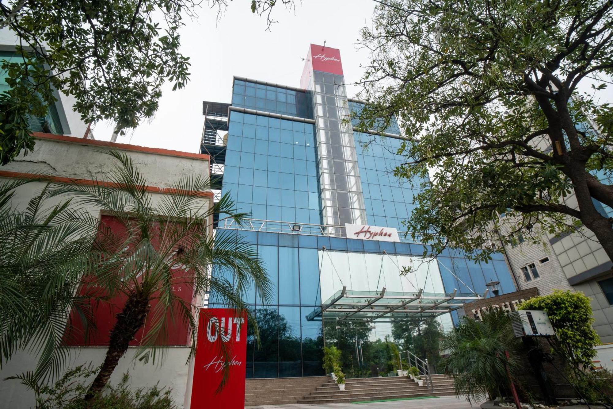 Hyphen Business Hotel Noida Exterior photo