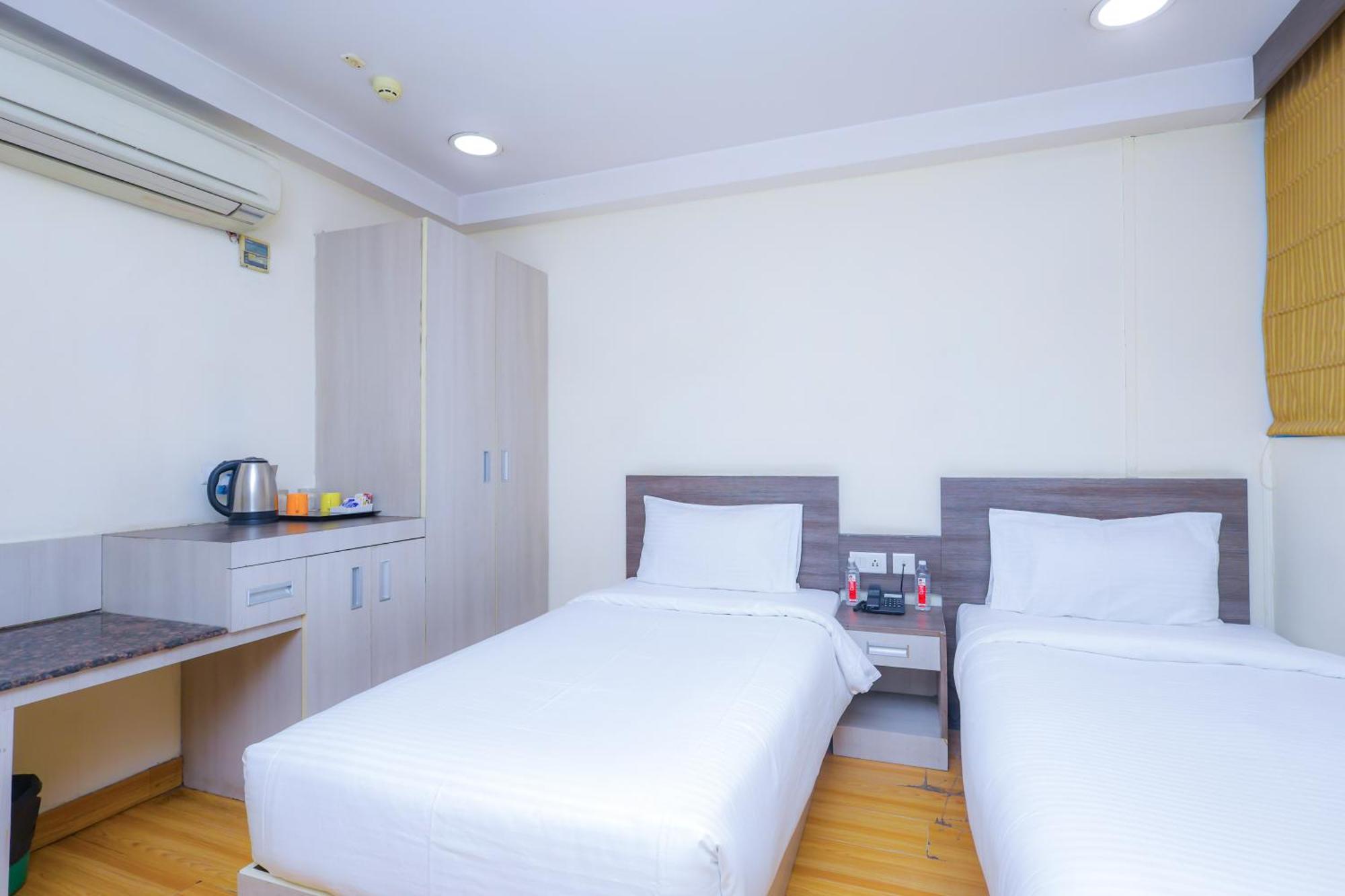 Hyphen Business Hotel Noida Exterior photo