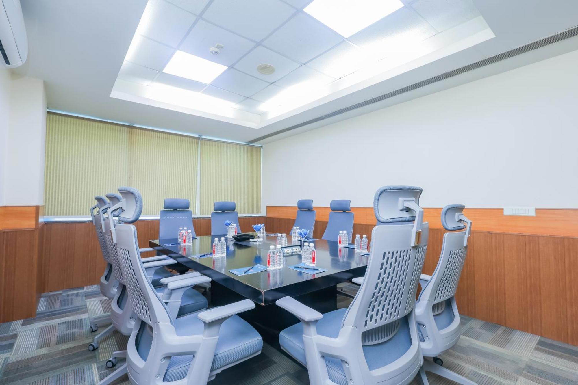 Hyphen Business Hotel Noida Exterior photo