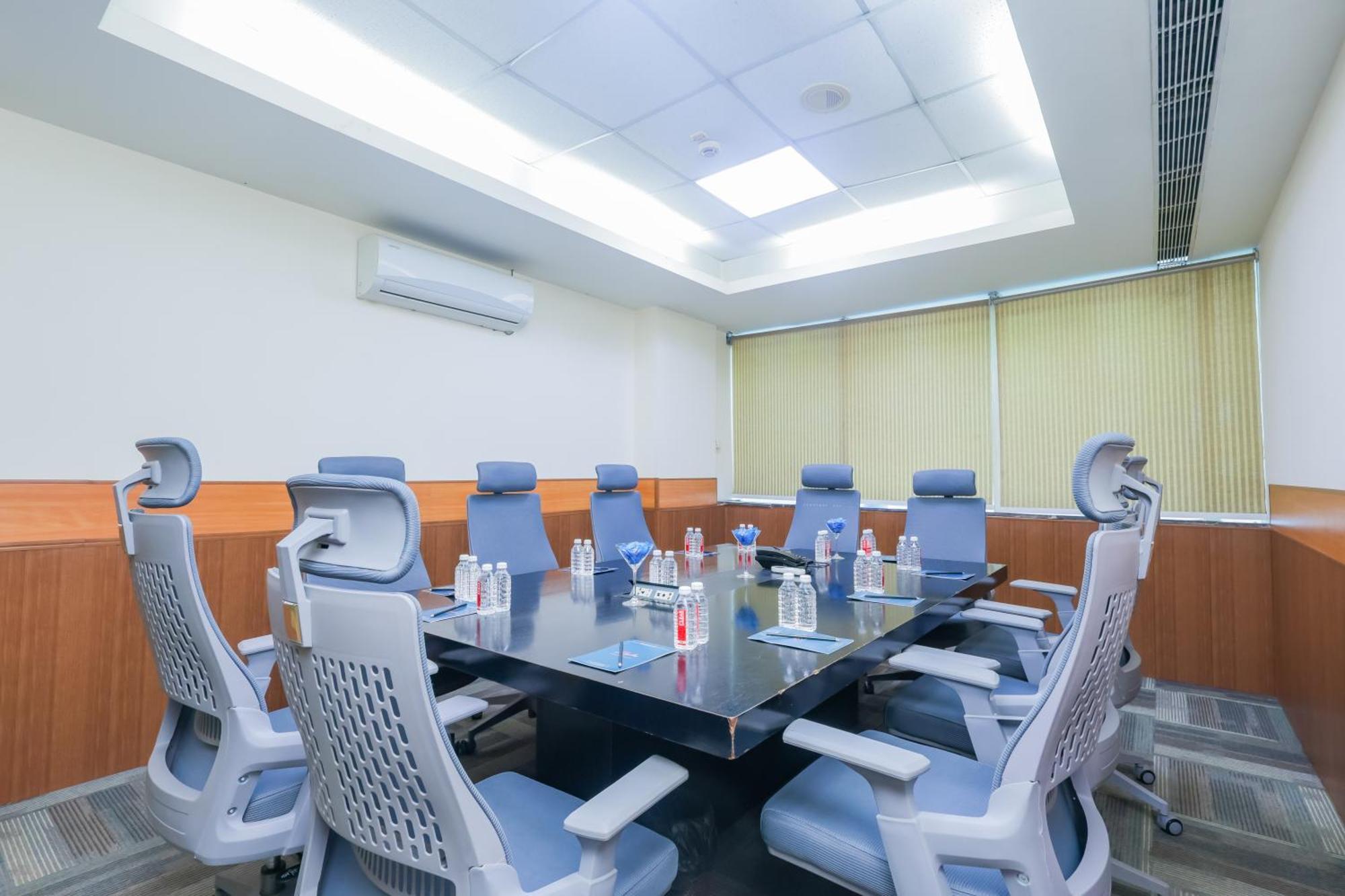 Hyphen Business Hotel Noida Exterior photo