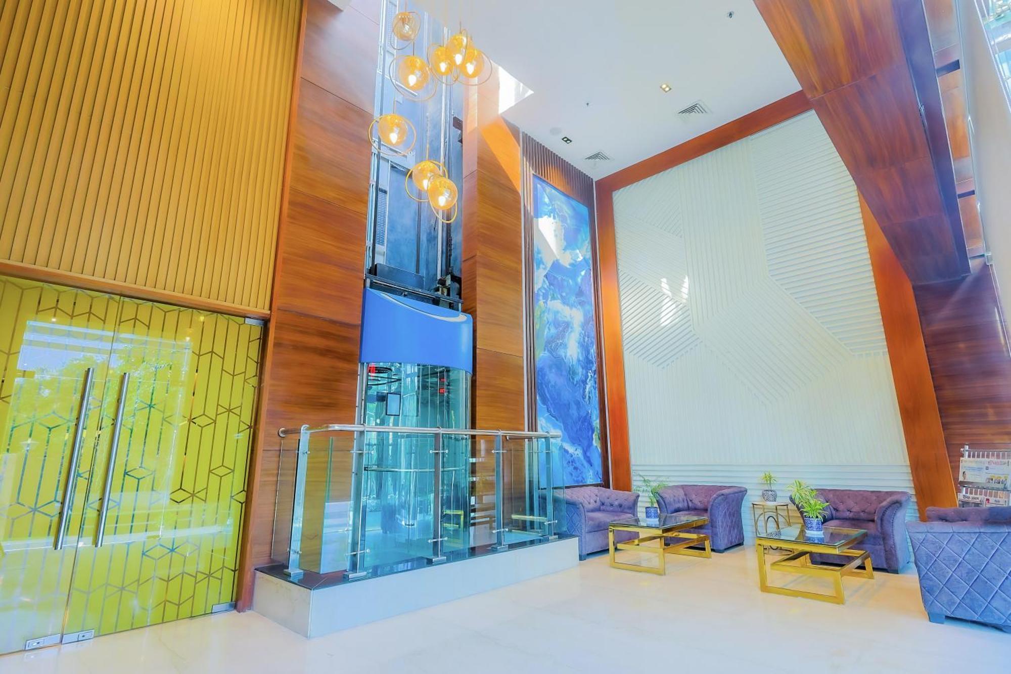 Hyphen Business Hotel Noida Exterior photo