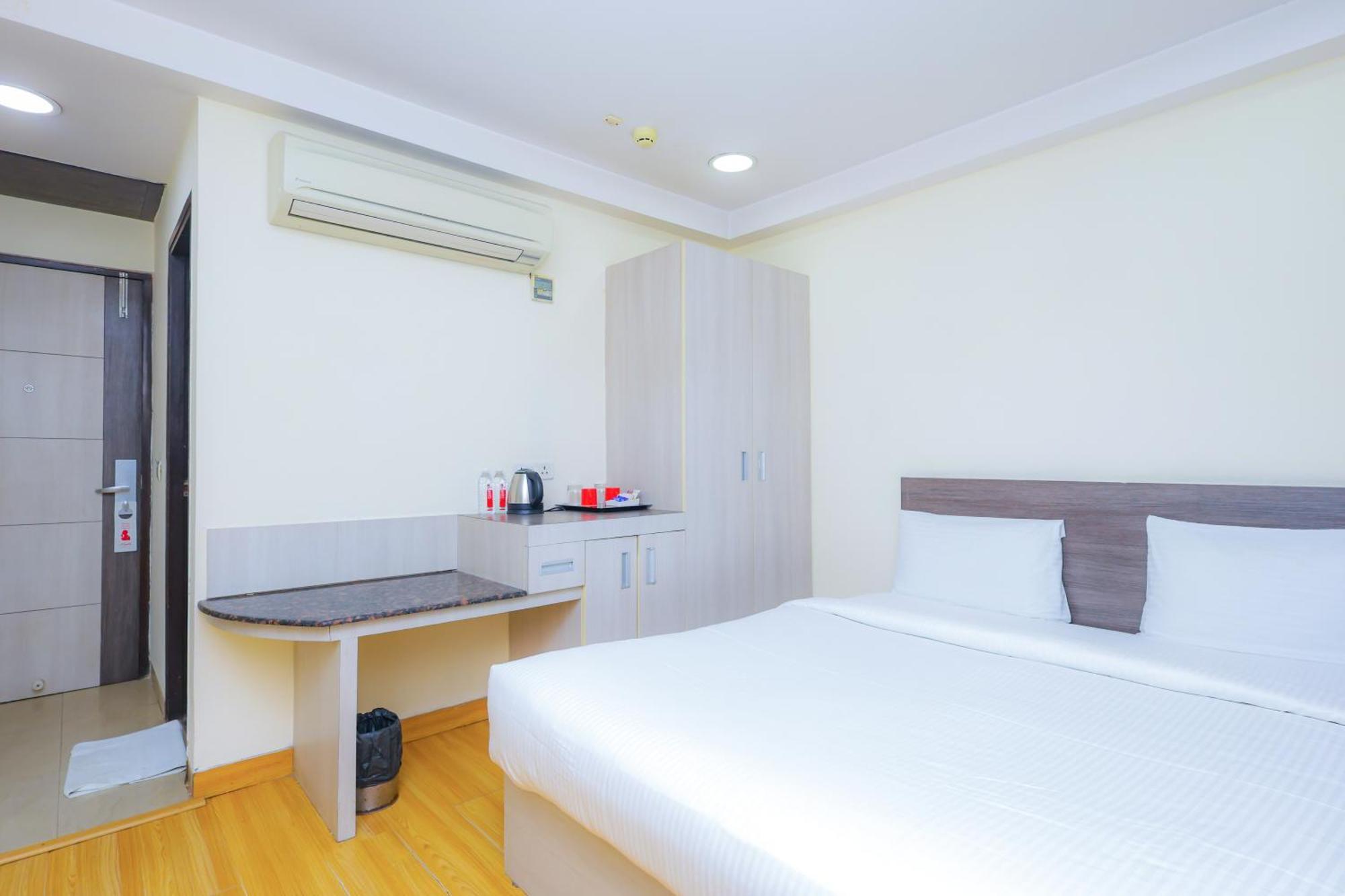 Hyphen Business Hotel Noida Exterior photo