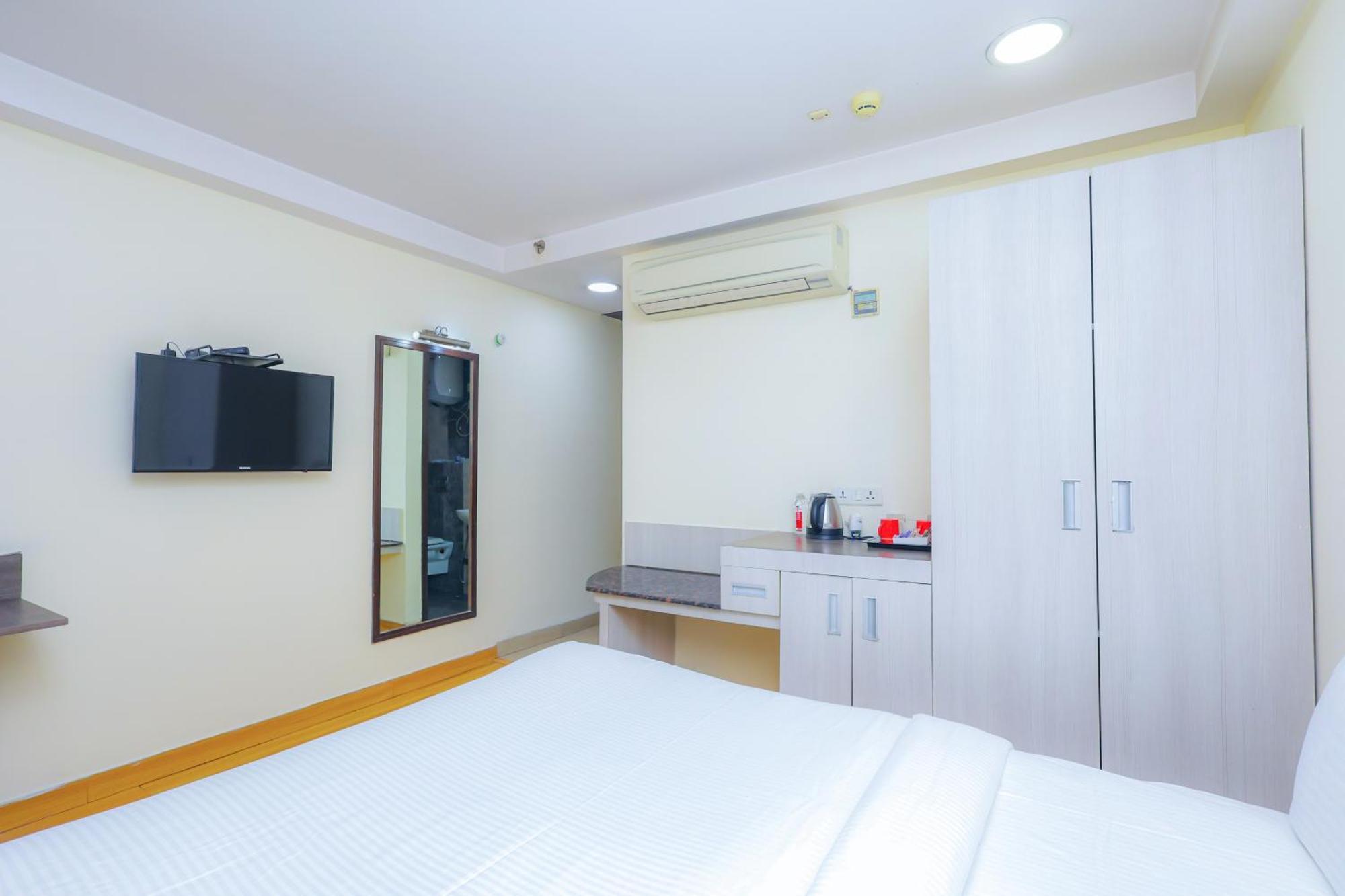 Hyphen Business Hotel Noida Exterior photo
