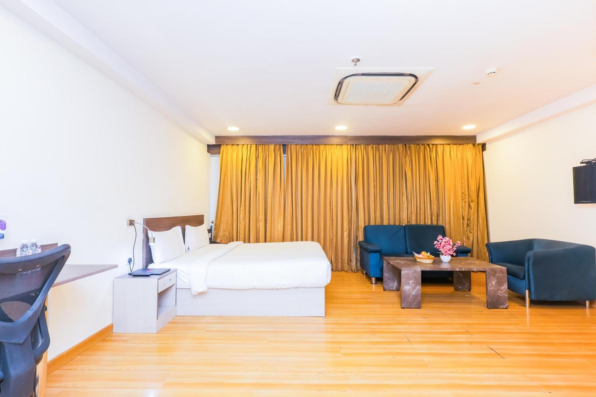 Hyphen Business Hotel Noida Exterior photo
